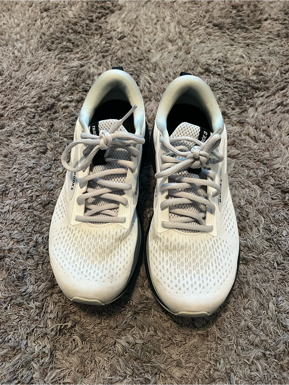 Women’s White black Running Shoes sneaker Brooks Trace 3 size 9 cushion neutral